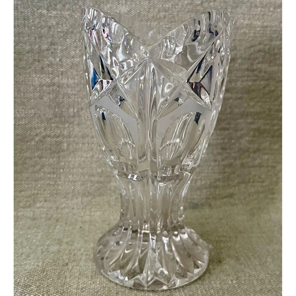 Vintage Cut Crystal Heart Shaped Pedestal Vase Scalloped Edge Clear Glass 6.5in
